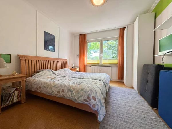 Immobilie in Gütersloh - 3-Zimmer-Wohnung im 1. OG eines kleinen Hauses mit 3 Einheiten – innenstadtnah in Gütersloh - Bild 1