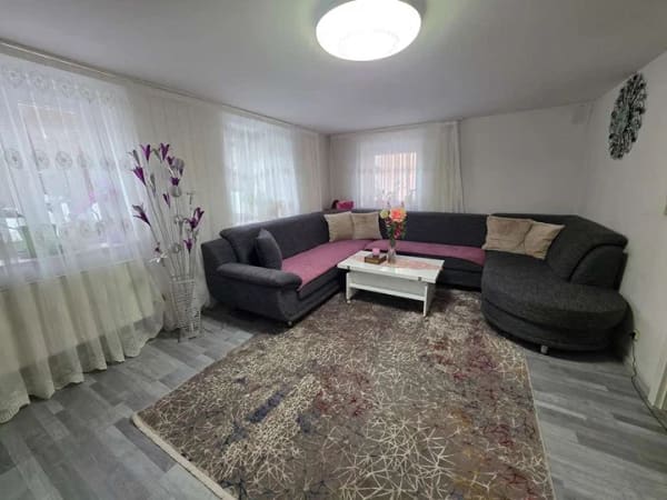 Immobilie in Neumarkt-Sankt Veit - 4-Zimmer-Haus mit Jacuzzi-Wellness & Terrasse – zentral in Neumarkt-St. Veit - Bild 2