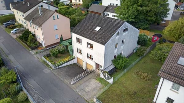 Immobilie in Keltern - Charmante 3-Zimmer-Dachgeschosswohnung mit Stellplatz in Keltern-Dietlingen - Bild 1
