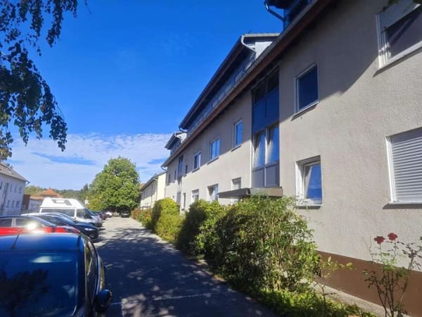 Immobilie in Feucht - Sanierte gehobene Wohnung mit Tageslichtbad und Stellplatz in Naturnähe - Bild 0