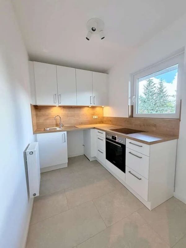 Immobilie in Rellingen - 1-Zi.-Wohnung: hochwertig saniert, inkl. neuer Qualitätseinbauküche, neuem Bad und Stellplatz - Bild 2