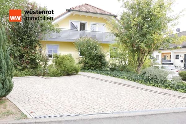 Immobilie in Jettingen - Exclusives Wohnhaus mit 2 gepflegten Wohnungen in bester Wohnlage in Jettingen mit herrlichem Garten - Bild 0