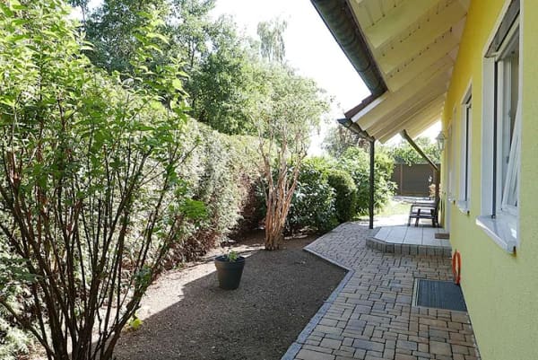 Immobilie in Jettingen - Exclusives Wohnhaus mit 2 gepflegten Wohnungen in bester Wohnlage in Jettingen mit herrlichem Garten - Bild 2