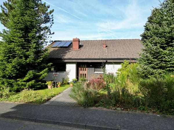 Immobilie in Bad Berleburg - Platz fürs Leben- Einfamilienhaus in bester Lage - Bild 0