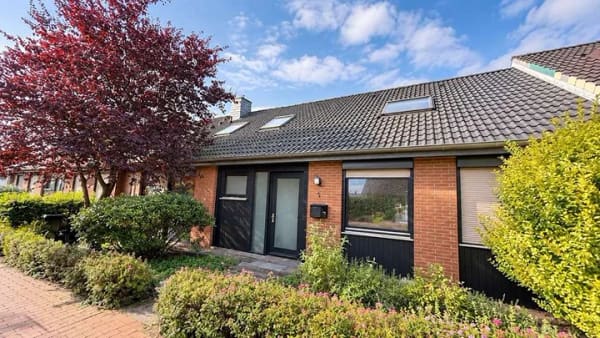 Immobilie in Oyten - Viel Platz zum Leben: Gepflegtes Reihenmittelhaus mit großem Garten und 179 m² Wohnfläche in Oyten - Bild 0