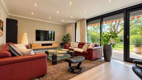 Immobilie in Oyten - Viel Platz zum Leben: Gepflegtes Reihenmittelhaus mit großem Garten und 179 m² Wohnfläche in Oyten - Bild 1