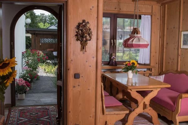 Immobilie in Brunnthal - Holz und Naturstein - Ein Zuhause mit Charakter - Bild 1