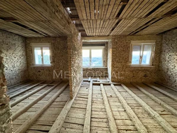 Immobilie in Naumburg (Saale) - Entkerntes Einfamilienhaus in Top-Hanglage mit unverbaubarem Blick - Bild 2