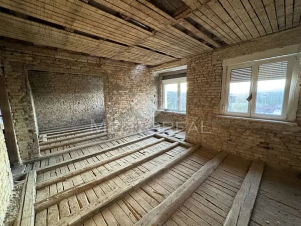 Immobilie in Naumburg (Saale) - Entkerntes Einfamilienhaus in Top-Hanglage mit unverbaubarem Blick - Bild 3