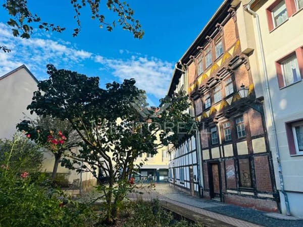 Immobilie in Halberstadt - Denkmalgeschütztes, unsaniertes Mehrfamilienhaus – Freie Entfaltung möglich! - Bild 1