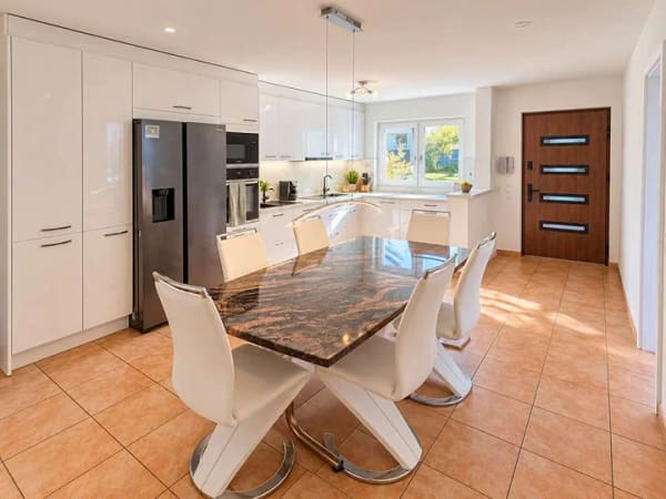 Immobilie in Rickenbach - Schweizer Alpenblick & Barrierefrei: Modernisierte 2,5-Zimmer-EG-Wohnung mit gehobener Ausstattung - Bild 1