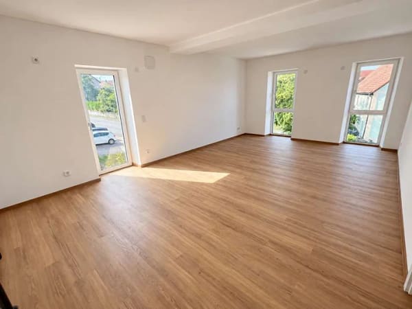 Immobilie in Adelsdorf - Kernsanierte 3-Zimmer-Wohnung mit Balkon | ca. 70 m² | A+ | inkl. Stellplatz | provisionsfrei - Bild 0