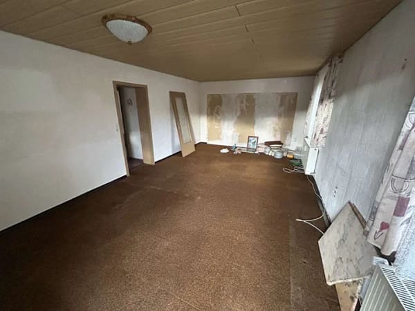 Immobilie in Königsbronn - Freistehendes Zweifamilienhaus mit Einliegerwohnung und viel Entwicklungspotenzial - Bild 0