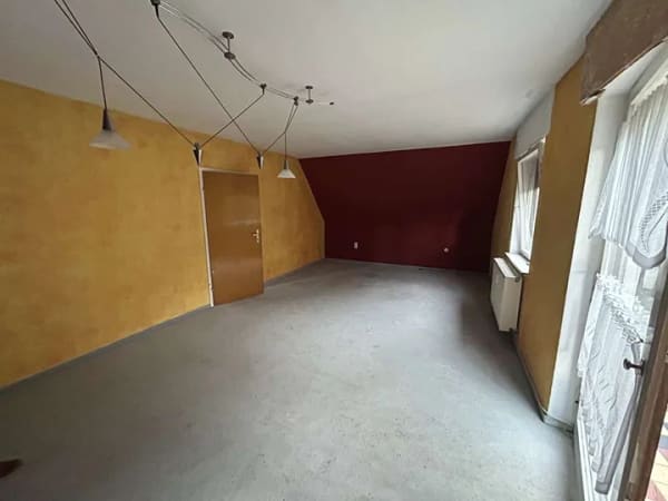 Immobilie in Königsbronn - Freistehendes Zweifamilienhaus mit Einliegerwohnung und viel Entwicklungspotenzial - Bild 1