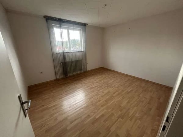 Immobilie in Königsbronn - Freistehendes Zweifamilienhaus mit Einliegerwohnung und viel Entwicklungspotenzial - Bild 2