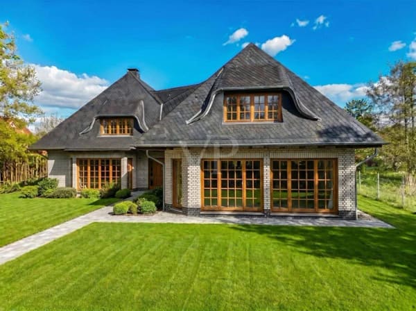 Immobilie in Ratzeburg - Exklusive Landhausvilla im Rohbauzustand! Die Hausansicht wurde mittels KI generiert. - Bild 2