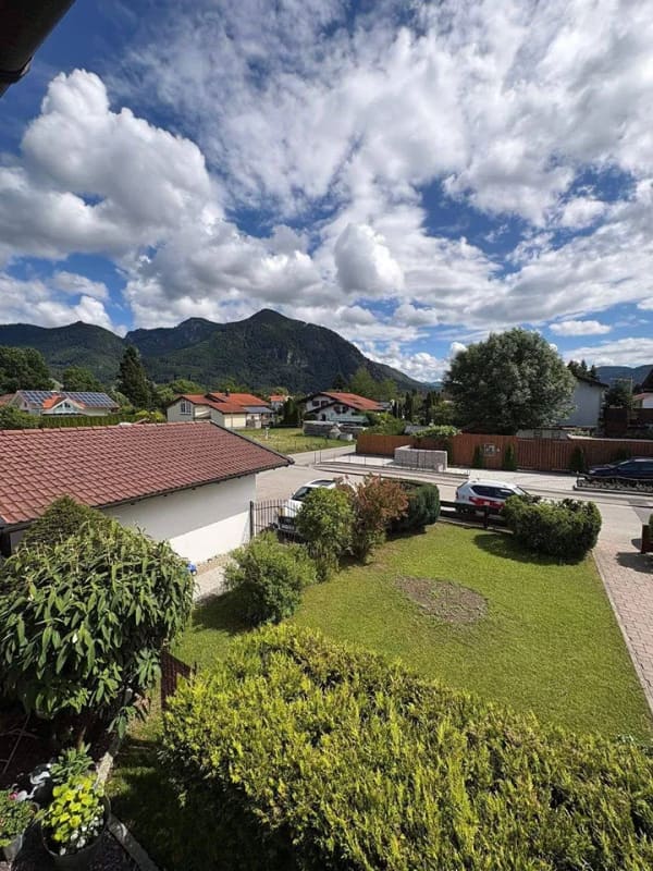 Immobilie in Grassau - Provisionsfrei ! Traumhafte 3-Zi.-Wohnung im Chiemgau | Bergblick statt Büroblick | Sofort beziehbar statt langem Warten - Bild 0