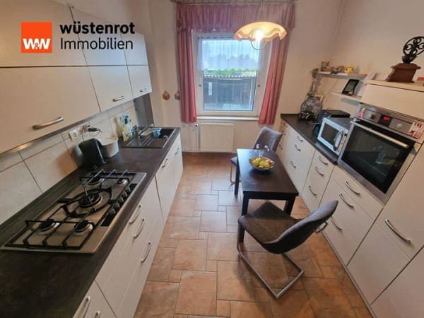 Immobilie in Hohenmölsen - Hohenmölsen-  Viel Platz im gepflegten Ein-oder zwei Familienhaus+ Ladengeschäft - Bild 1