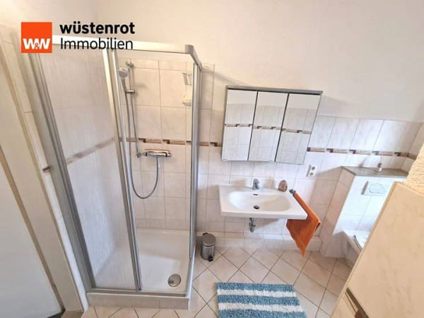 Immobilie in Hohenmölsen - Hohenmölsen-  Viel Platz im gepflegten Ein-oder zwei Familienhaus+ Ladengeschäft - Bild 2