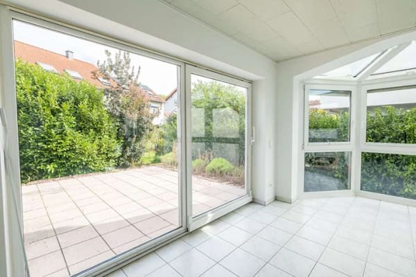Immobilie in Zwingenberg - Großzügiges Wohnen auf 3 Etagen – Hauscharakter mit Garten in verkehrsberuhigter La - Bild 3