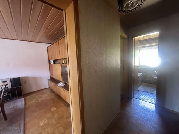 Immobilie in Helsa - Wohnen mit Freiraum – großzügiges Haus mit Scheune, Garten & ca. 3.500 m² Grundstück! - Bild 2