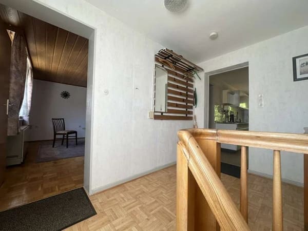 Immobilie in Helsa - Wohnen mit Freiraum – großzügiges Haus mit Scheune, Garten & ca. 3.500 m² Grundstück! - Bild 4