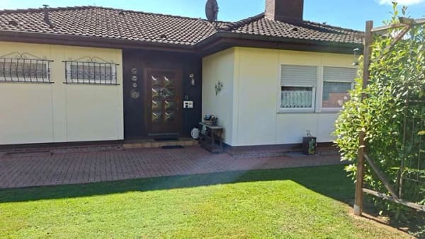 Immobilie in Kaufungen - Urlaubsflair in Kaufungen – charmanter Bungalow mit 2 Terrassen auf ca. 900 m² Grundstück! - Bild 0