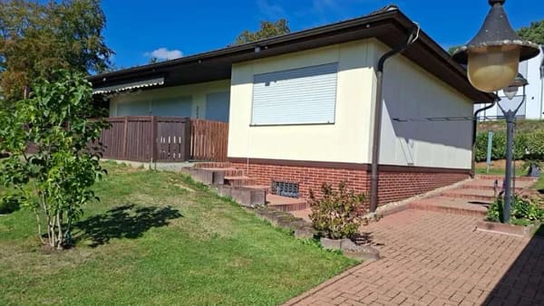 Immobilie in Kaufungen - Urlaubsflair in Kaufungen – charmanter Bungalow mit 2 Terrassen auf ca. 900 m² Grundstück! - Bild 2