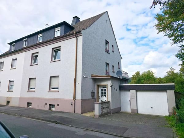 Immobilie in Menden - Viel Platz & 3 Wohneinheiten – ca. 199 m² Wohnfläche, Garten und Garage in Menden - Bild 1
