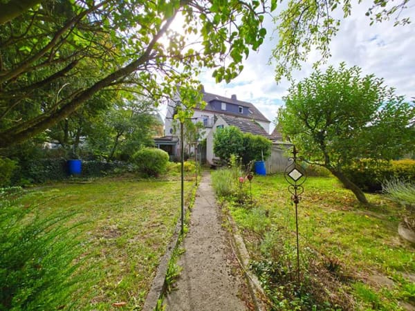 Immobilie in Menden - Viel Platz & 3 Wohneinheiten – ca. 199 m² Wohnfläche, Garten und Garage in Menden - Bild 2