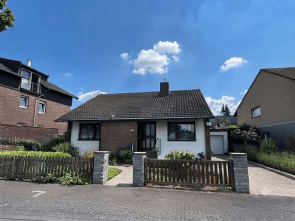 Immobilie in Jülich - Freistehendes Einfamilienhaus im begehrten Jülicher Heckfeld – Traumgarten & Split-Level-Charme! - Bild 0