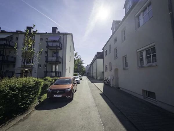 Immobilie in Augsburg - Provisionsfreie 2,5-Zimmer-Wohnung mit hohem Entwicklungspotenzial  - Bild 0