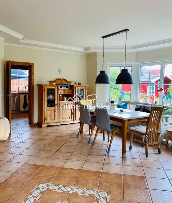 Immobilie in Steinburg - Moderne DHH mit Kamin, überdachter Terrasse, Glasfaser & Elektromobilität - PRIVAT/PROVISIONSFREI - Bild 3