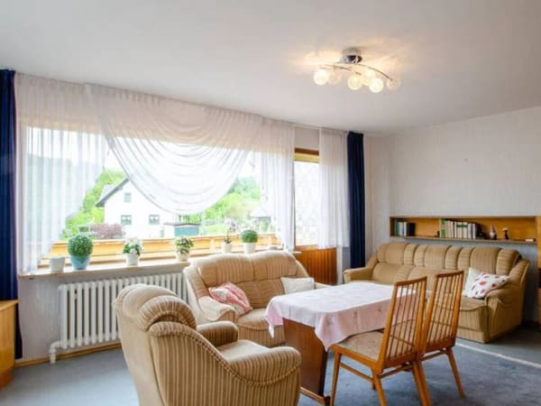 Immobilie in Steinbach-Hallenberg - Freistehendes Einfamilienhaus mit Weitblick und großem Entwicklungspotenzial in Steinbach-Hallenberg - Bild 0