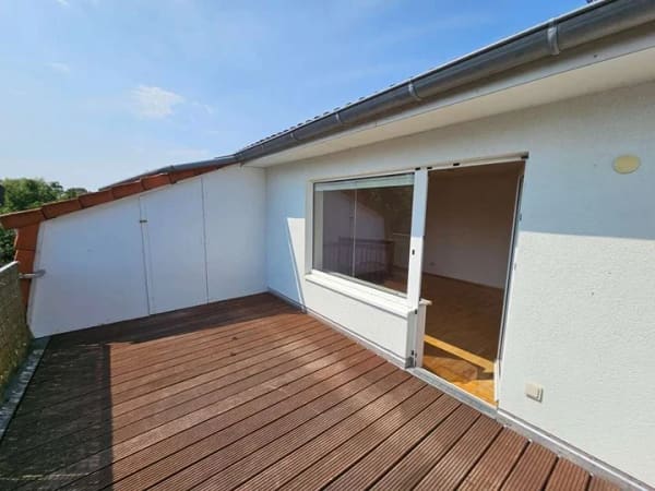 Immobilie in Dassow - Bezugsfreie 3-Zimmer-Maisonette mit großer Süd-Dachterrasse – Stellplatz inklusive - Bild 1
