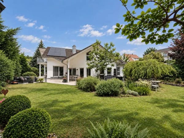 Immobilie in Mundelsheim - Architektur, Licht und Privatsphäre – großzügiges Wohnen mit Einliegerwohnung in Mundelsheim - Bild 0