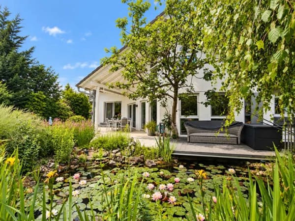 Immobilie in Mundelsheim - Architektur, Licht und Privatsphäre – großzügiges Wohnen mit Einliegerwohnung in Mundelsheim - Bild 4