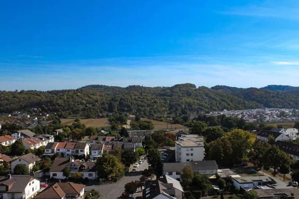 Immobilie in Hemsbach - Penthouse-Feeling: oberstes Geschoss mit Loggia und Weinbergblick in Hemsbach - Bild 1