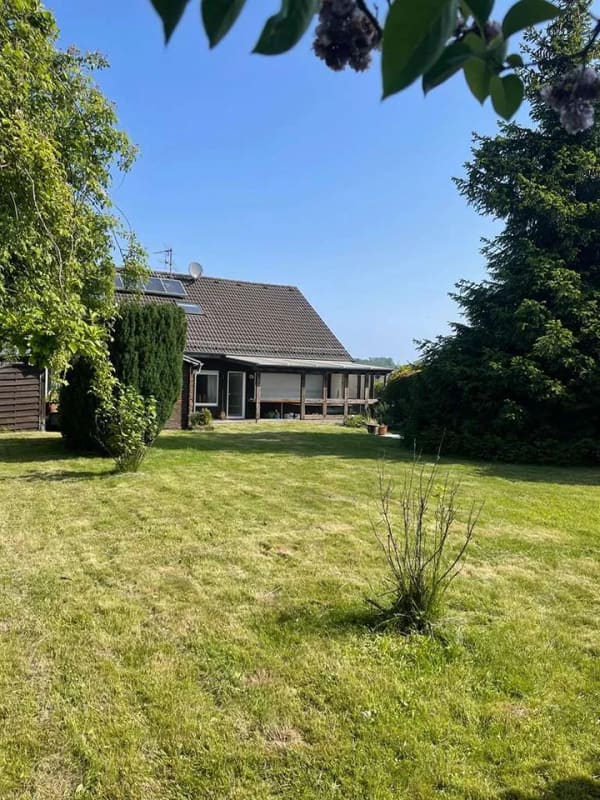 Immobilie in Lindlar - Freistehendes Einfamilienhaus in Lindlar Viel Platz, drei modernisierte Sanitärräume und ein großzüg - Bild 1