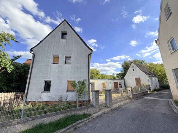Immobilie in Abenberg - EINFAMILIENHAUS MIT POTENZIAL | VIEL RAUM FÜR EIGENE IDEEN - Bild 1