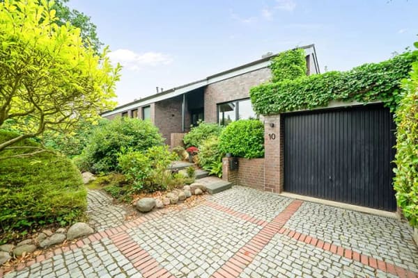 Immobilie in Wentorf bei Hamburg - Architektenhaus in Golfplatznähe - Bild 1
