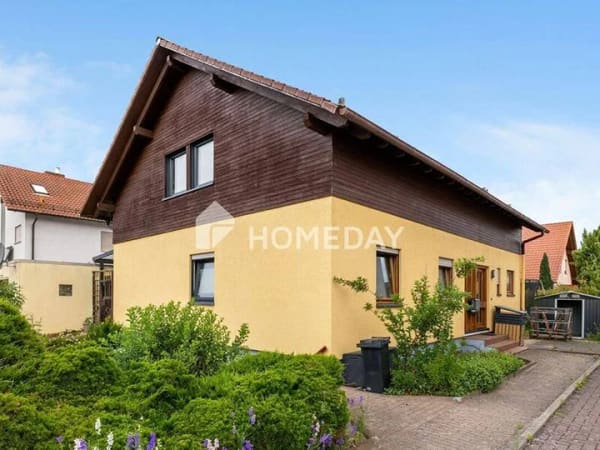 Immobilie in Maxdorf - Großzügiges Einfamilienhaus mit Einliegerwohnung, ausgebautem Dachgeschoss und Garten - Bild 0