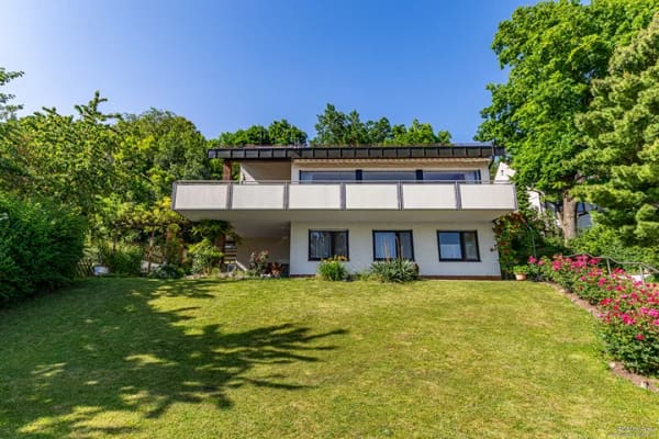 Immobilie in Feuchtwangen - Ein Haus mit Weite, Rückzug und Perspektive - Bild 1