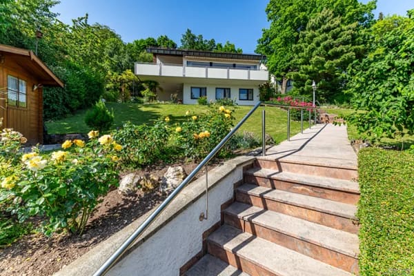 Immobilie in Feuchtwangen - Ein Haus mit Weite, Rückzug und Perspektive - Bild 2