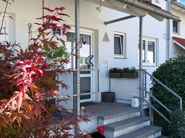 Immobilie in Allmersbach im Tal - Viel Platz zum Wohlfühlen – gepflegtes Reihenmittelhaus mit Garten & Garage - Bild 1