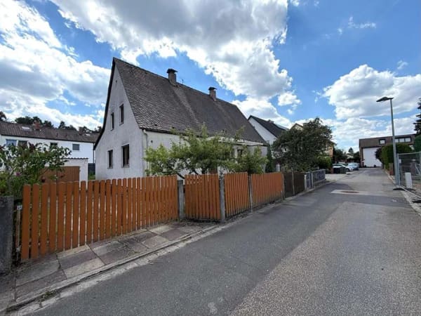 Immobilie in Feucht - 2 Doppelhaushälften als Doppelhaus * in Feucht - Bild 1