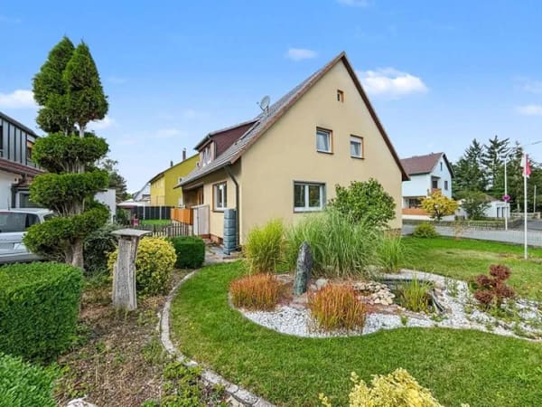 Immobilie in Bad Neustadt an der Saale - Gartenstadt: Wo Familie Zuhause ist – Zweifamilienhaus mit viel Raum für gemeinsame Geschichten - Bild 0