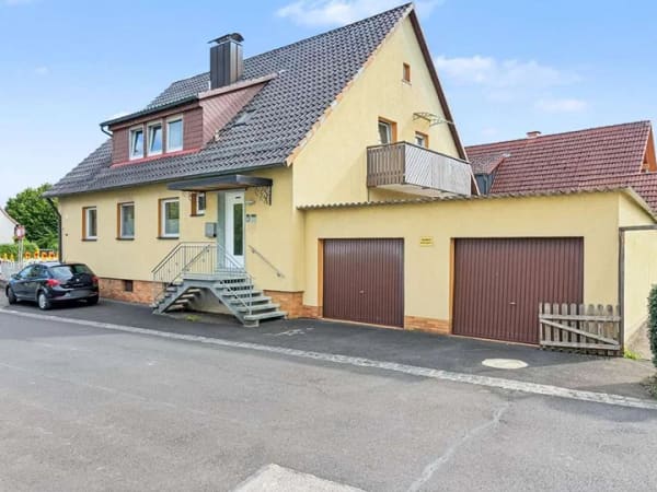 Immobilie in Bad Neustadt an der Saale - Gartenstadt: Wo Familie Zuhause ist – Zweifamilienhaus mit viel Raum für gemeinsame Geschichten - Bild 1