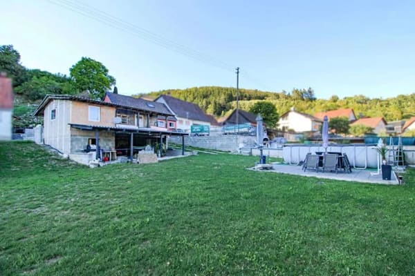 Immobilie in Geisingen - Ihr neues Zuhause: Sanierte Doppelhaushälfte mit Garage, Carport und Nebengebäude in Aulfingen

 - Bild 1