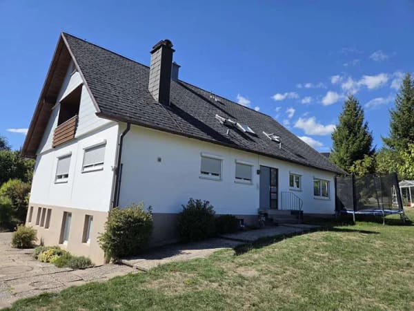 Immobilie in Niedereschach - Viel Platz, viele Möglichkeiten: Mehrfamilienhaus mit großem Grundstück! - Bild 0